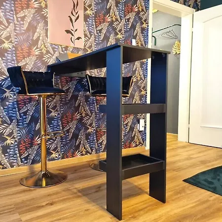 Dark Jungle - Innenstadt Fuer 4 Netflix Switch Waschtrockner *