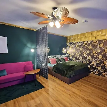 Dark Jungle - Innenstadt Fuer 4 Netflix Switch Waschtrockner Apartment