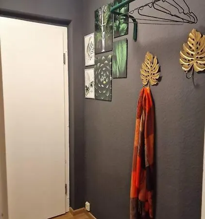 Dark Jungle - Innenstadt Fuer 4 Netflix Switch Waschtrockner Apartment *
