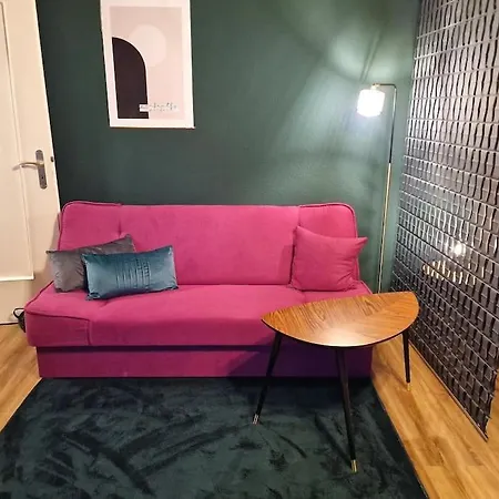 Dark Jungle - Innenstadt Fuer 4 Netflix Switch Waschtrockner Apartment *